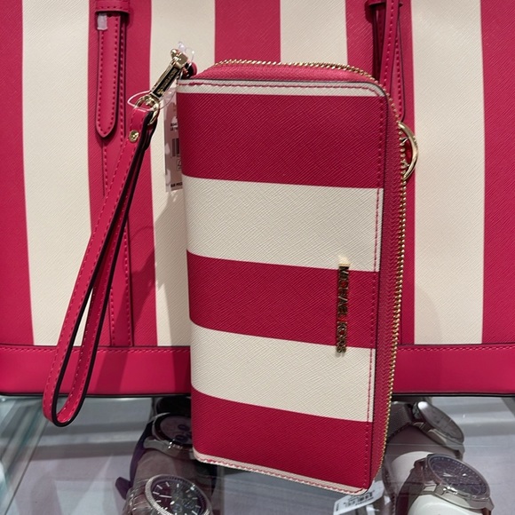MICHAEL KORS JST 
Leather Continental Wristlet Phone Case Wallet 
El Pink 
NWT - Picture 12 of 16